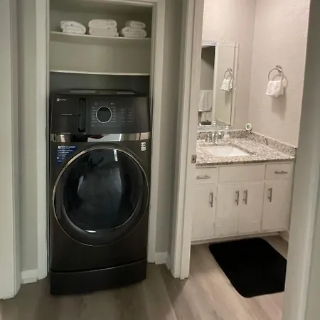 Lovely 1 Bedroom Apartment Located In Greenhills.